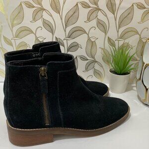 Black Suede Ankle Boots With Side Zipper Womens Size 7 Faux Leather Sole Comfort